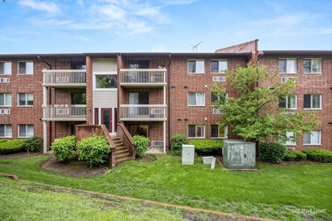 Tiny photo for 820 N Lakeside Drive #1C, Vernon Hills, IL 60061 (MLS # 12652841)
