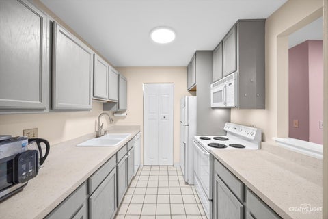 Tiny photo for 820 N Lakeside Drive #1C, Vernon Hills, IL 60061 (MLS # 12652841)