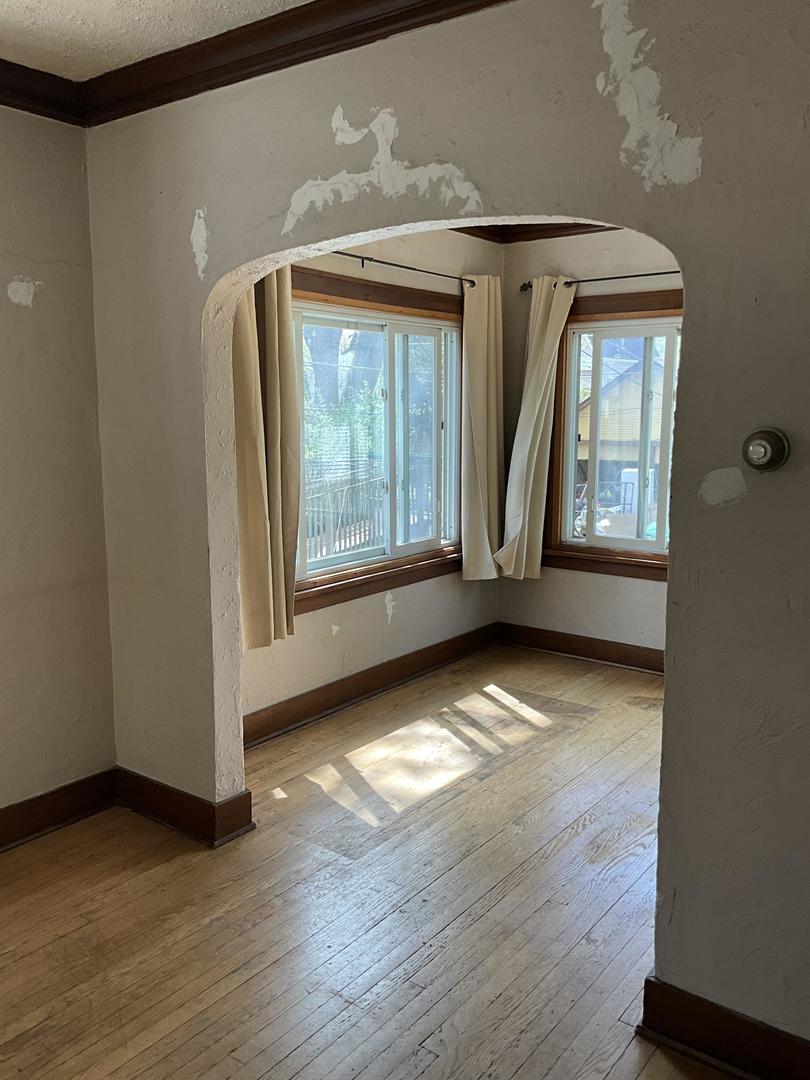 22 S Archer Avenue