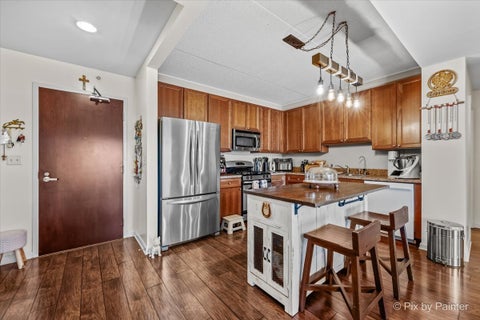 Tiny photo for 125 Lakeview Drive #403, Bloomingdale, IL 60108 (MLS # 12744217)
