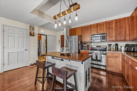 Tiny photo for 125 Lakeview Drive #403, Bloomingdale, IL 60108 (MLS # 12744217)