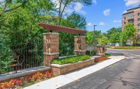 Tiny photo for 125 Lakeview Drive #403, Bloomingdale, IL 60108 (MLS # 12744217)