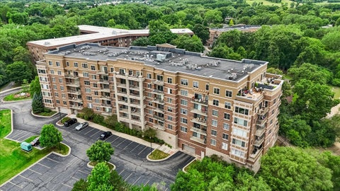 Tiny photo for 125 Lakeview Drive #403, Bloomingdale, IL 60108 (MLS # 12744217)