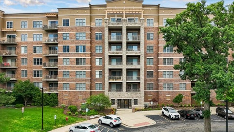 Photo of 125 Lakeview Drive #403, Bloomingdale, IL 60108 (MLS # 12744217)