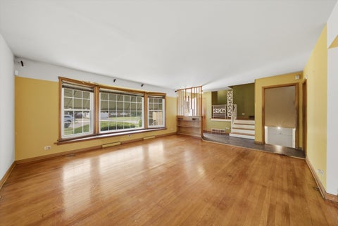 Tiny photo for 15531 Woodlawn East Avenue, South Holland, IL 60473 (MLS # 12741851)