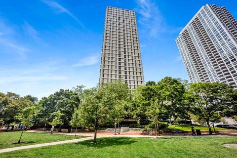Photo of 1960 N Lincoln Park West Avenue #408, Chicago, IL 60614 (MLS # 12717450)