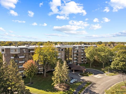 Tiny photo for 1275 E Baldwin Lane #601, Palatine, IL 60074 (MLS # 12530762)