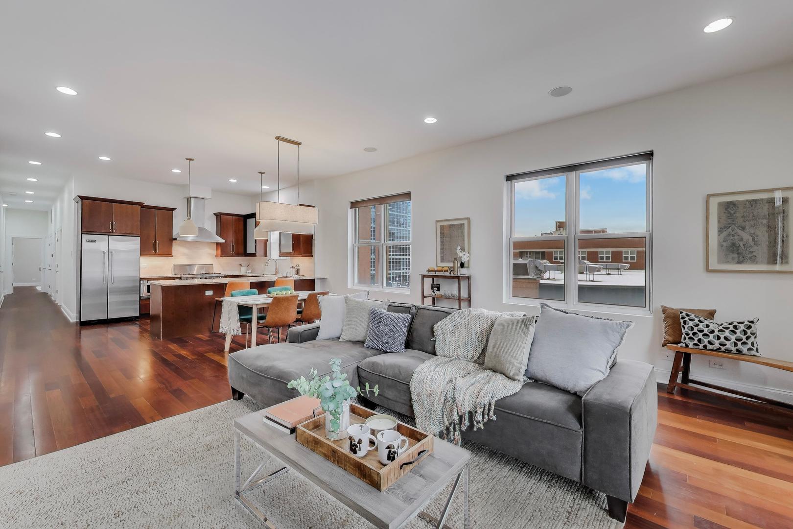 1169 W Madison Street 4W