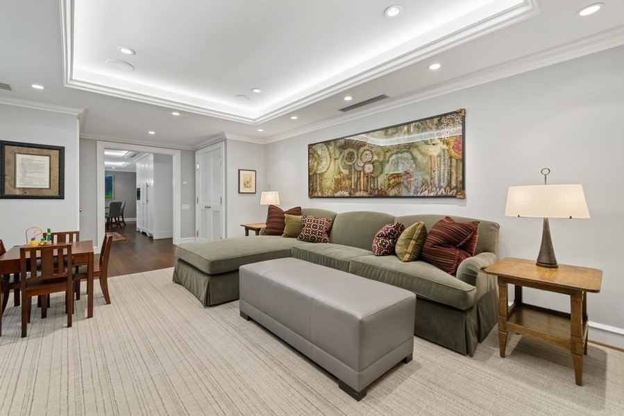 219 E Lake Shore Drive 2ABC