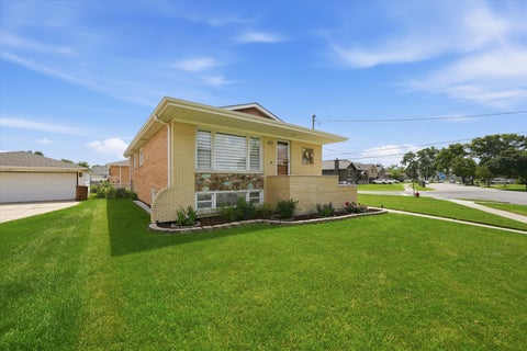 Tiny photo for 9171 Nashville Avenue, Oak Lawn, IL 60453 (MLS # 12691487)