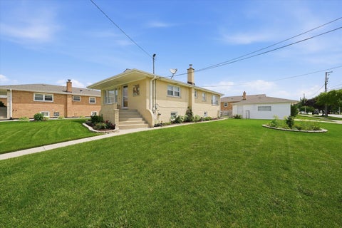Tiny photo for 9171 Nashville Avenue, Oak Lawn, IL 60453 (MLS # 12691487)