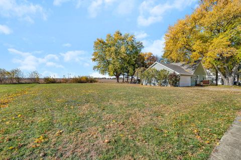 Tiny photo for 302 N Canal Street, Newark, IL 60541 (MLS # 12525035)