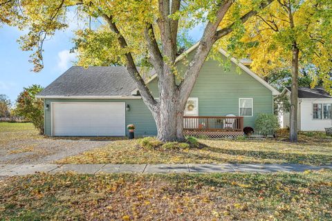 Photo of 302 N Canal Street, Newark, IL 60541 (MLS # 12525035)
