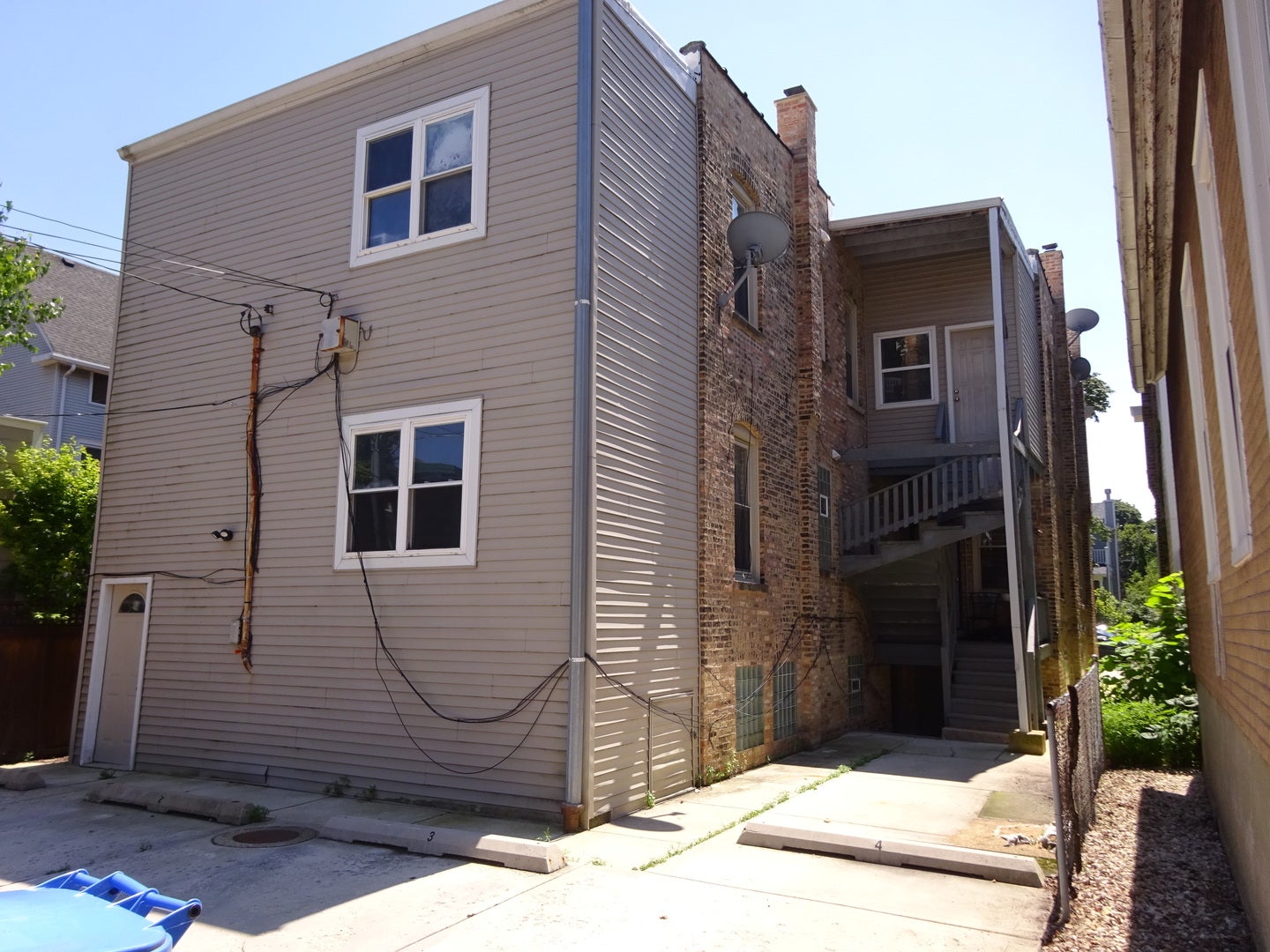 2170 W Windsor Avenue