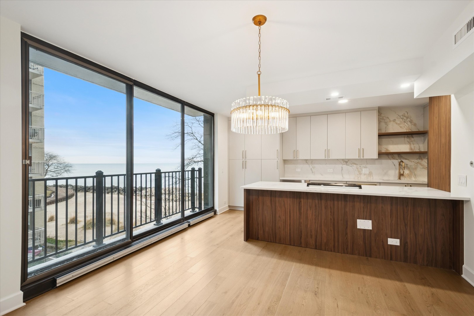 1420 Sheridan Road 3i