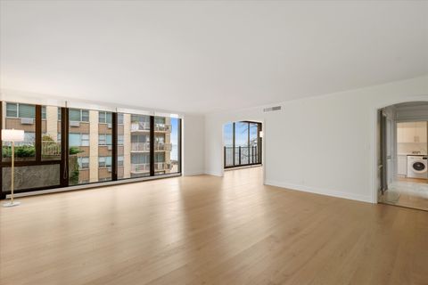 Tiny photo for 1420 Sheridan Road #3i, Wilmette, IL 60091 (MLS # 12534703)