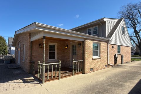 Tiny photo for 16 S Hi Lusi Avenue, Mount Prospect, IL 60056 (MLS # 12605981)