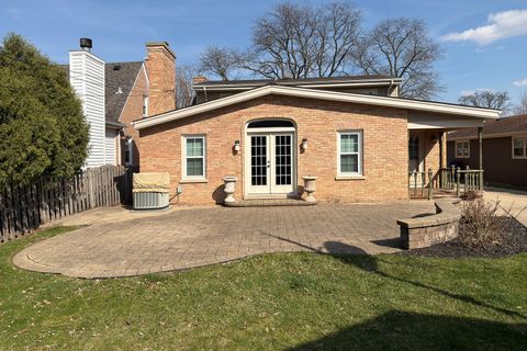 Tiny photo for 16 S Hi Lusi Avenue, Mount Prospect, IL 60056 (MLS # 12605981)