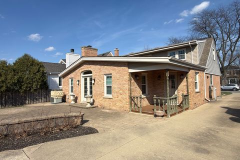 Tiny photo for 16 S Hi Lusi Avenue, Mount Prospect, IL 60056 (MLS # 12605981)