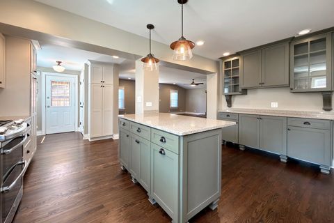 Tiny photo for 16 S Hi Lusi Avenue, Mount Prospect, IL 60056 (MLS # 12605981)