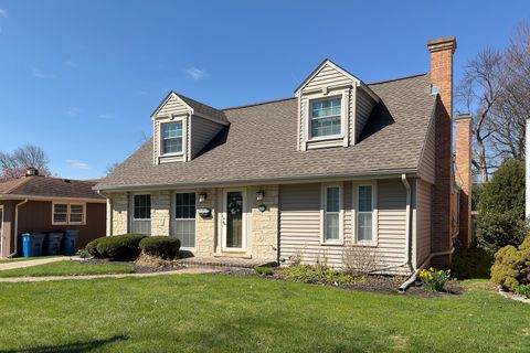 Tiny photo for 16 S Hi Lusi Avenue, Mount Prospect, IL 60056 (MLS # 12605981)