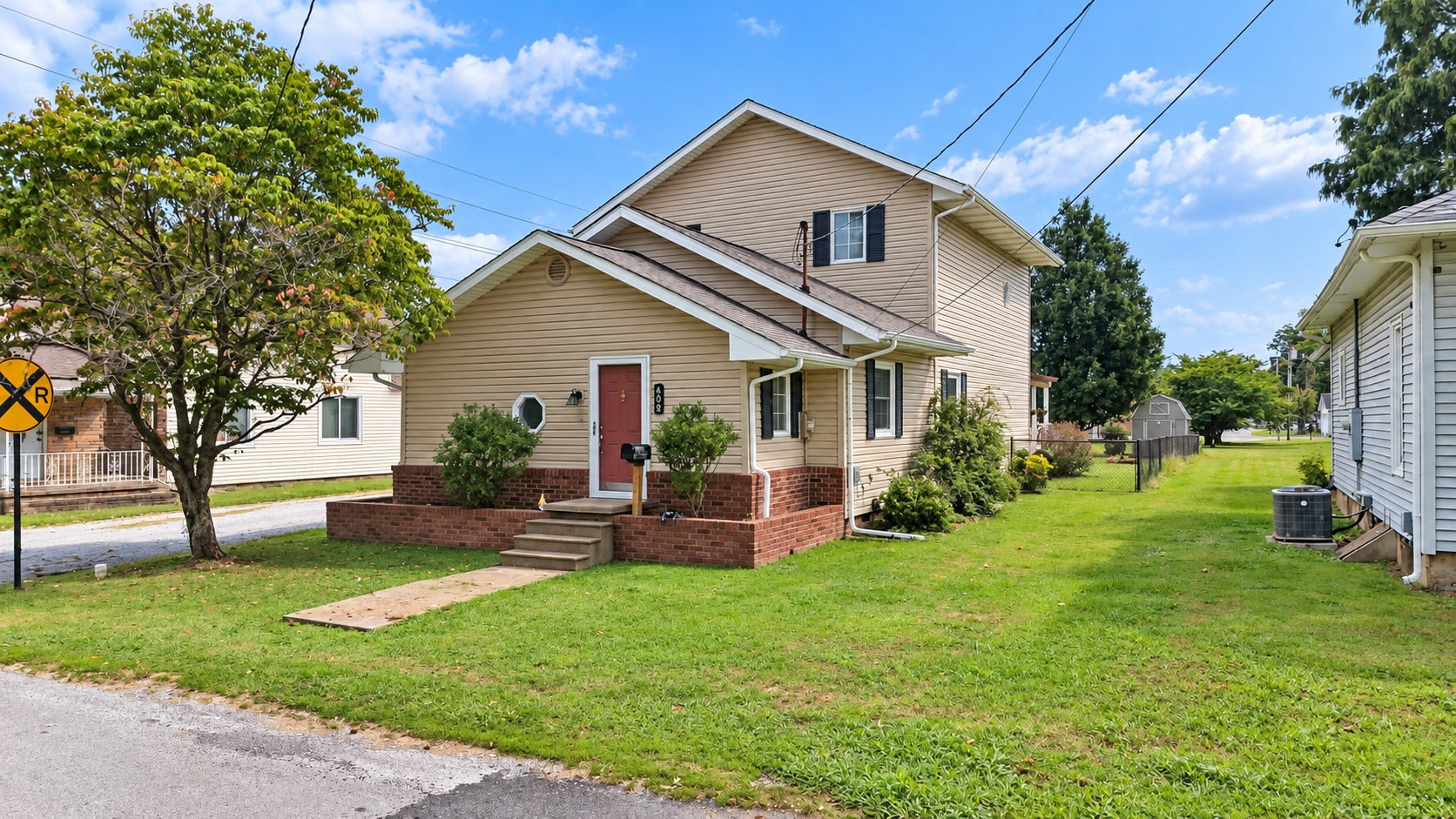 402 E Belleville Avenue