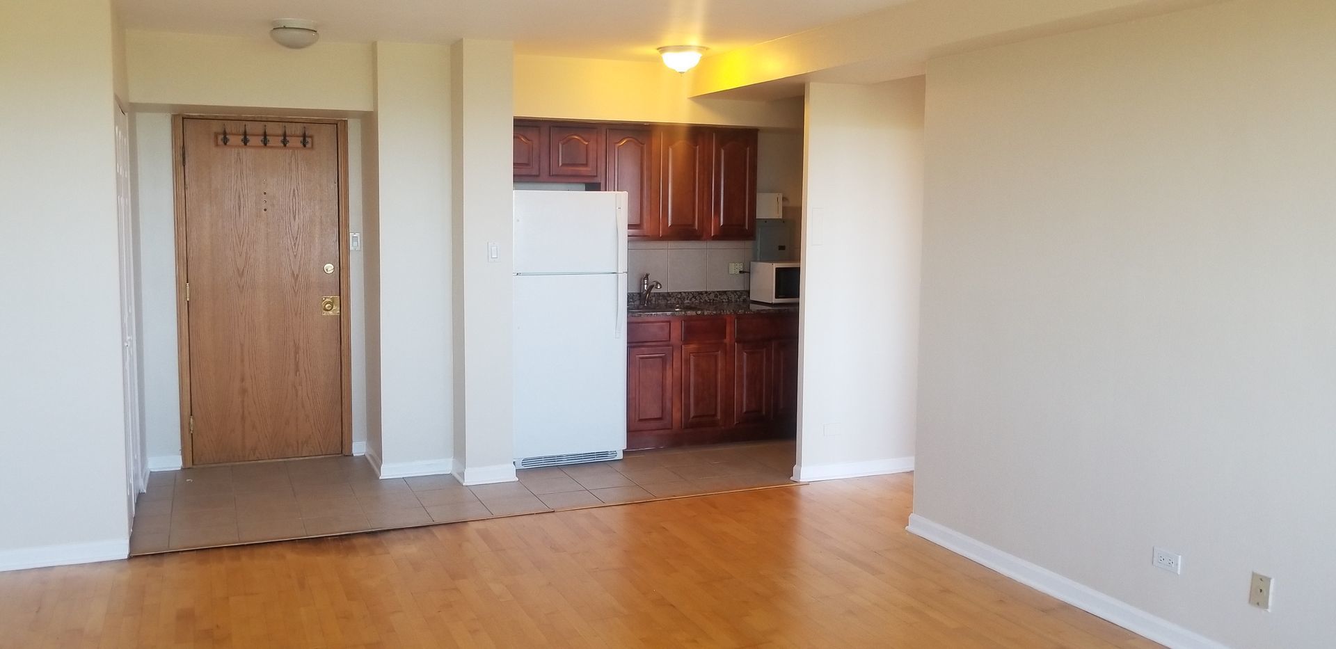 4180 N Marine Drive 1006