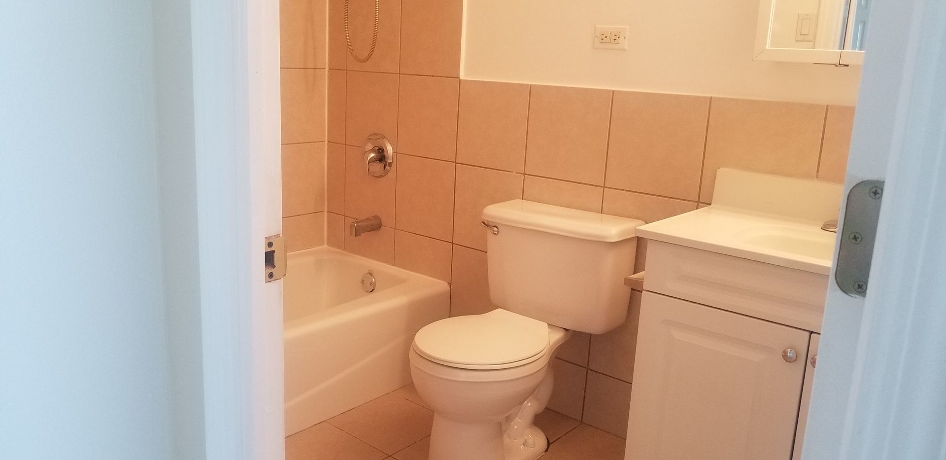4180 N Marine Drive 1006