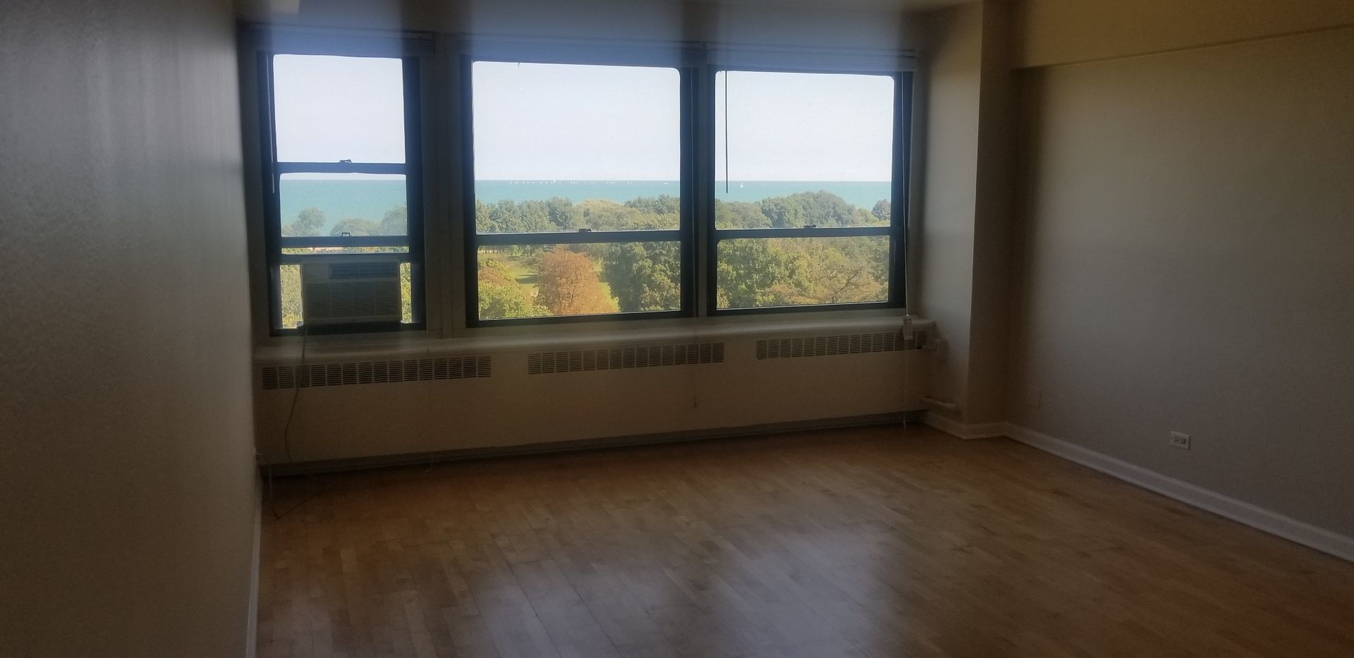 4180 N Marine Drive 1006