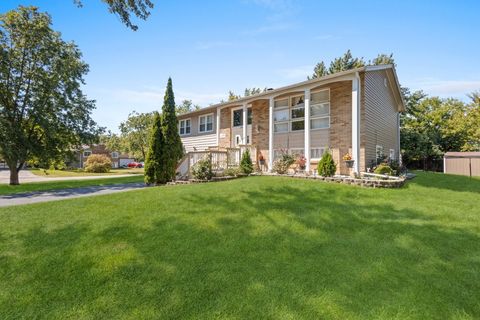 Tiny photo for 601 Derbyshire Lane, Bolingbrook, IL 60440 (MLS # 12471694)