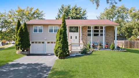 Photo of 601 Derbyshire Lane, Bolingbrook, IL 60440 (MLS # 12471694)