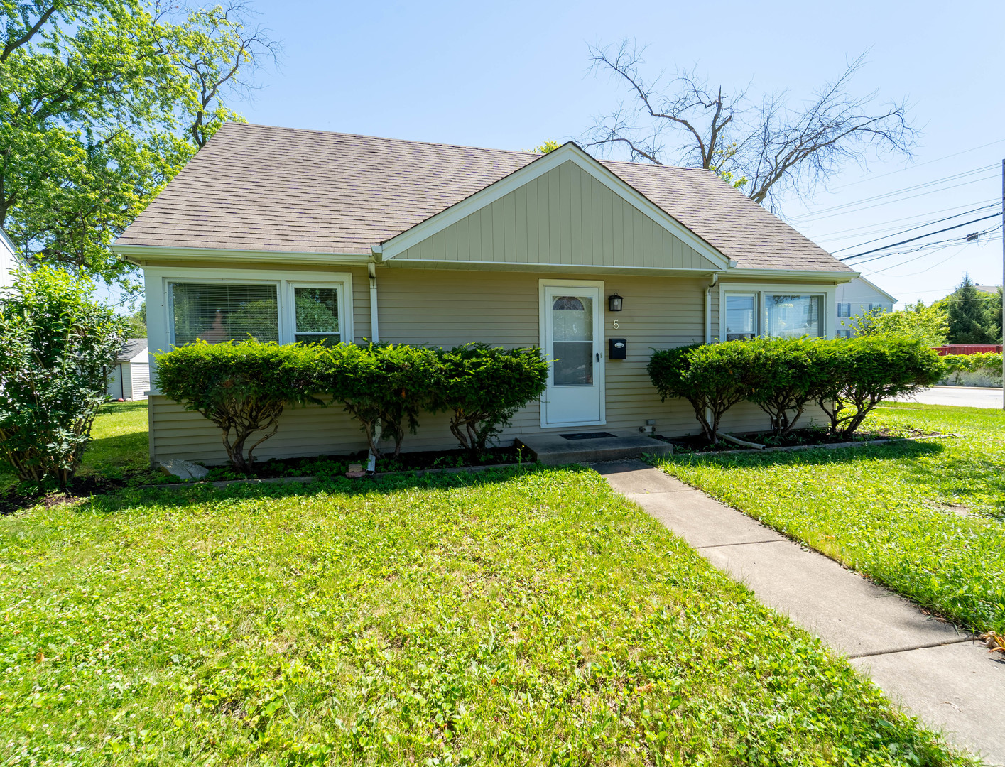 View Des Plaines, IL 60016 house