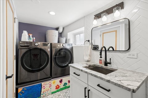 Tiny photo for 938 Mapleton Avenue, Oak Park, IL 60302 (MLS # 12749393)