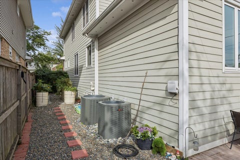 Tiny photo for 938 Mapleton Avenue, Oak Park, IL 60302 (MLS # 12749393)