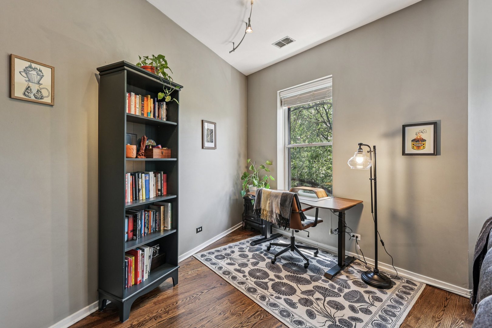 700 W Cornelia Avenue 3E