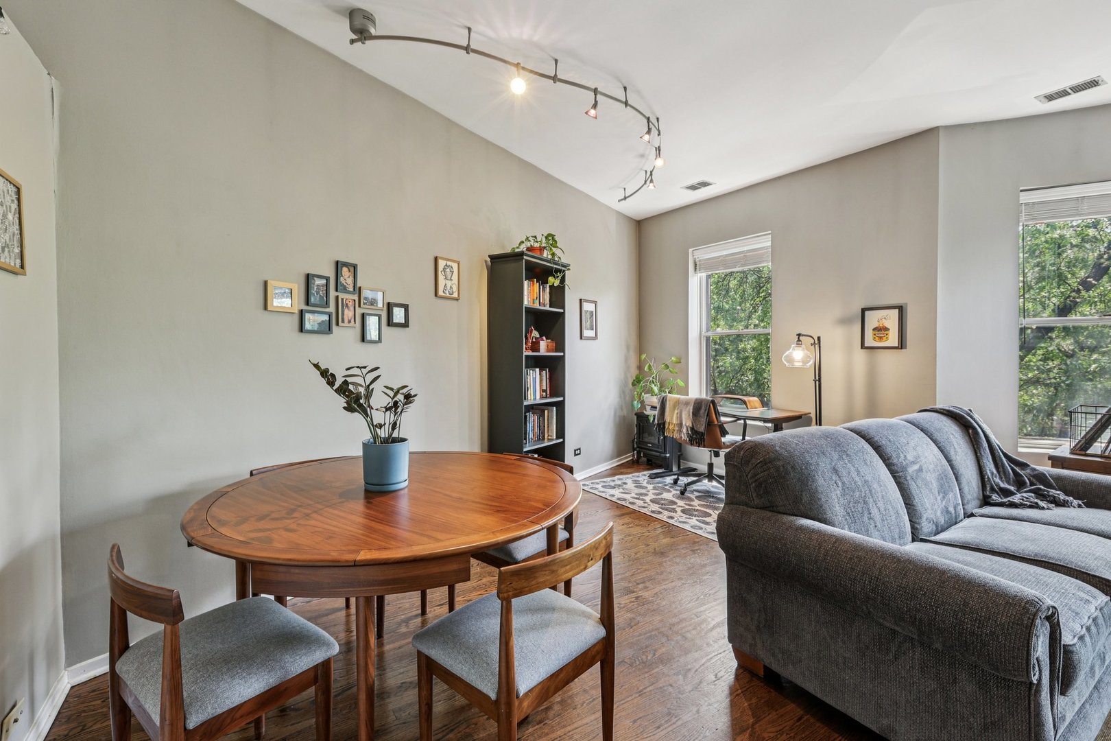 700 W Cornelia Avenue 3E