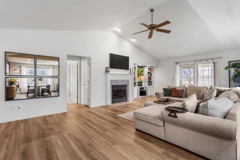 Tiny photo for 2007 E Amber Lane #A, Urbana, IL 61802 (MLS # 12570386)