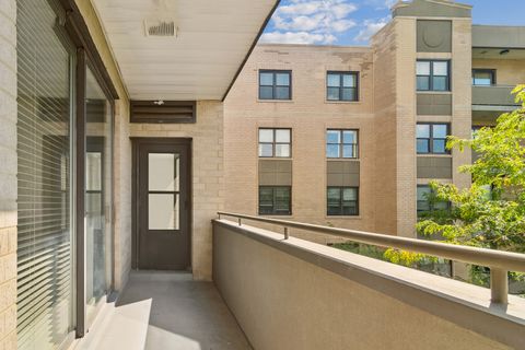 Tiny photo for 4545 W Touhy Avenue #511E, Lincolnwood, IL 60712 (MLS # 12481450)