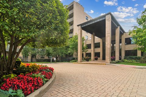 Tiny photo for 4545 W Touhy Avenue #511E, Lincolnwood, IL 60712 (MLS # 12481450)