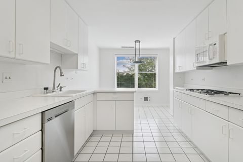 Tiny photo for 4545 W Touhy Avenue #511E, Lincolnwood, IL 60712 (MLS # 12481450)