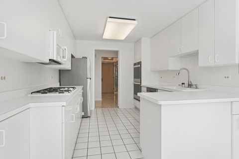 Tiny photo for 4545 W Touhy Avenue #511E, Lincolnwood, IL 60712 (MLS # 12481450)