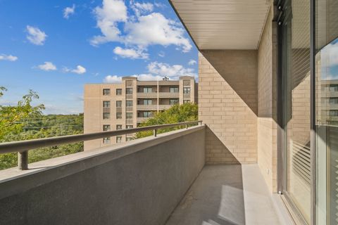 Tiny photo for 4545 W Touhy Avenue #511E, Lincolnwood, IL 60712 (MLS # 12481450)