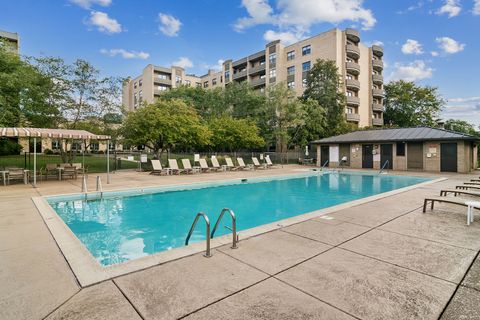 Tiny photo for 4545 W Touhy Avenue #511E, Lincolnwood, IL 60712 (MLS # 12481450)