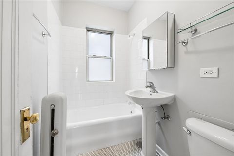 Tiny photo for 242 S MAPLE Avenue #1E, Oak Park, IL 60302 (MLS # 12609520)