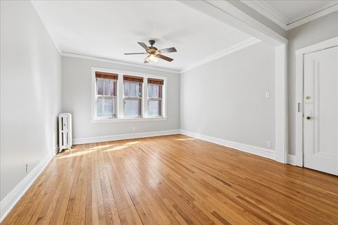 Tiny photo for 242 S MAPLE Avenue #1E, Oak Park, IL 60302 (MLS # 12609520)