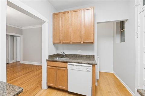Tiny photo for 242 S MAPLE Avenue #1E, Oak Park, IL 60302 (MLS # 12609520)