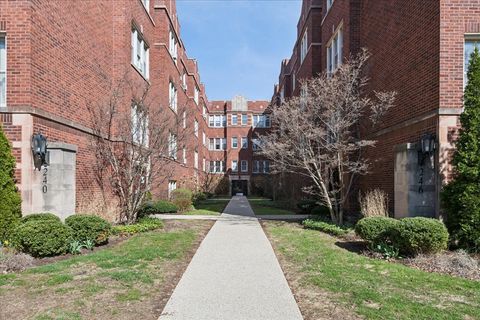 Tiny photo for 242 S MAPLE Avenue #1E, Oak Park, IL 60302 (MLS # 12609520)