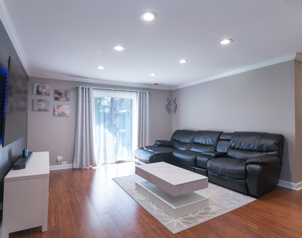 1 Oak Creek Drive 2305