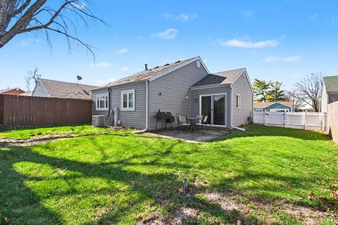 Tiny photo for 2311 Bluebell Court, Aurora, IL 60506 (MLS # 12613318)