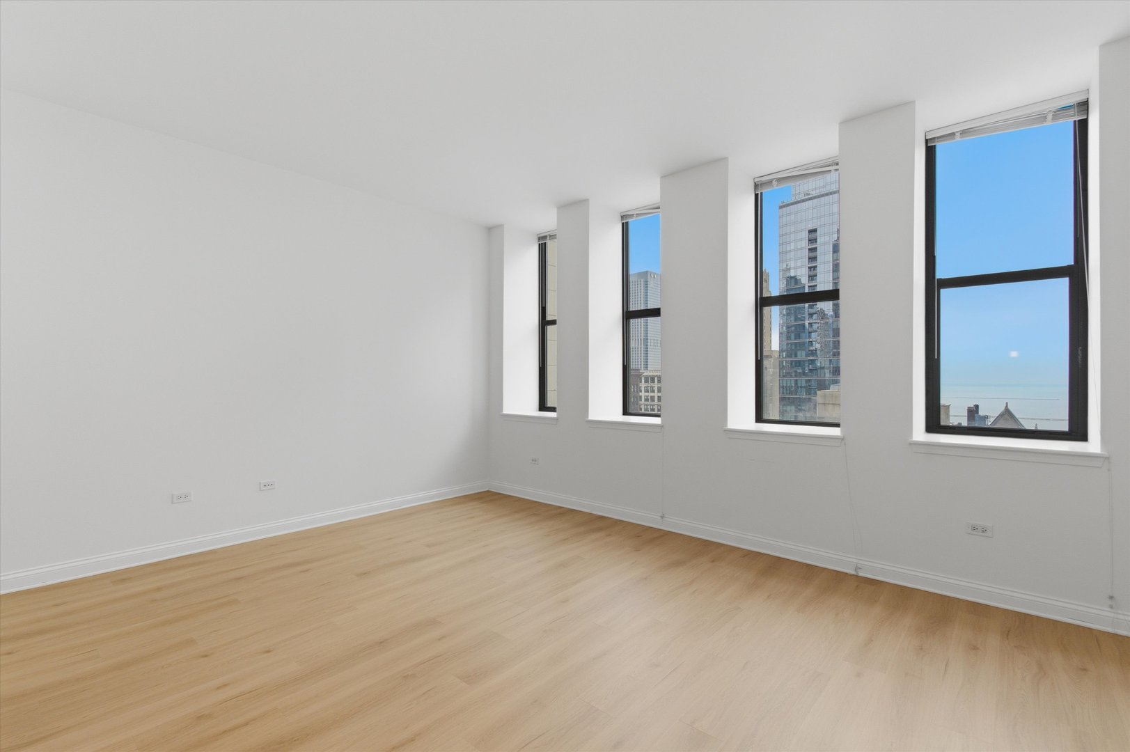 8 W Monroe Street 2005